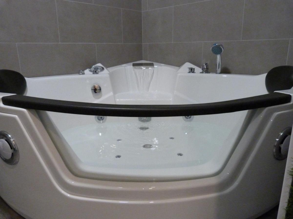 Intimo Y Acogedor "Algunos" Con Banera Hidromasaje Apartman Valencia Kültér fotó